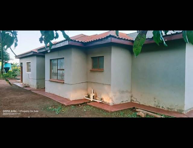 4 BEDROOM HOUSE FOR SALE IN KHUBVI